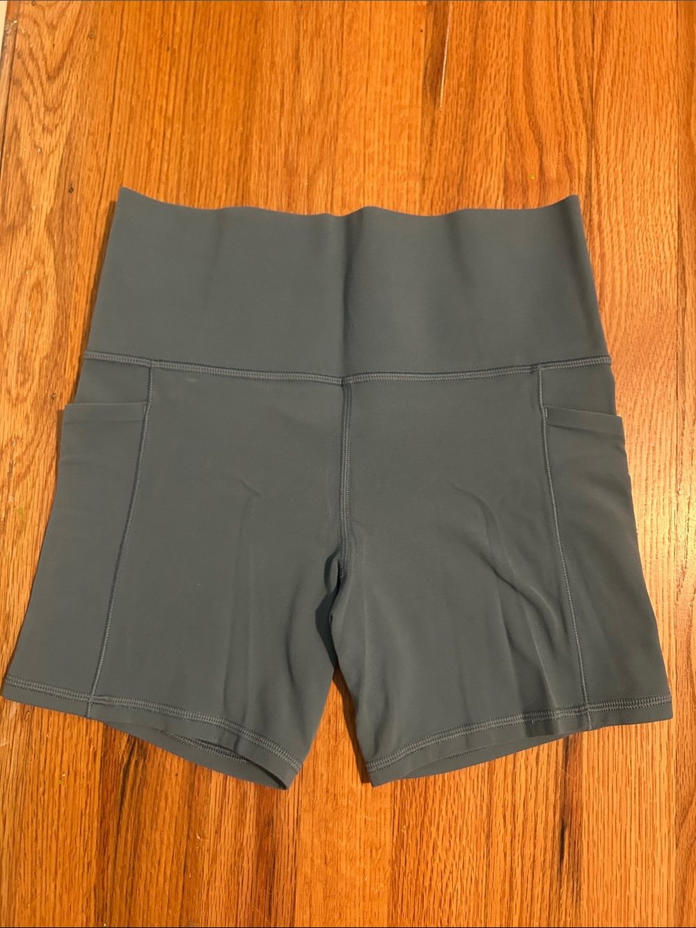 Athleta Sun Salutation Stash Shorts - 5” Riviera Blue